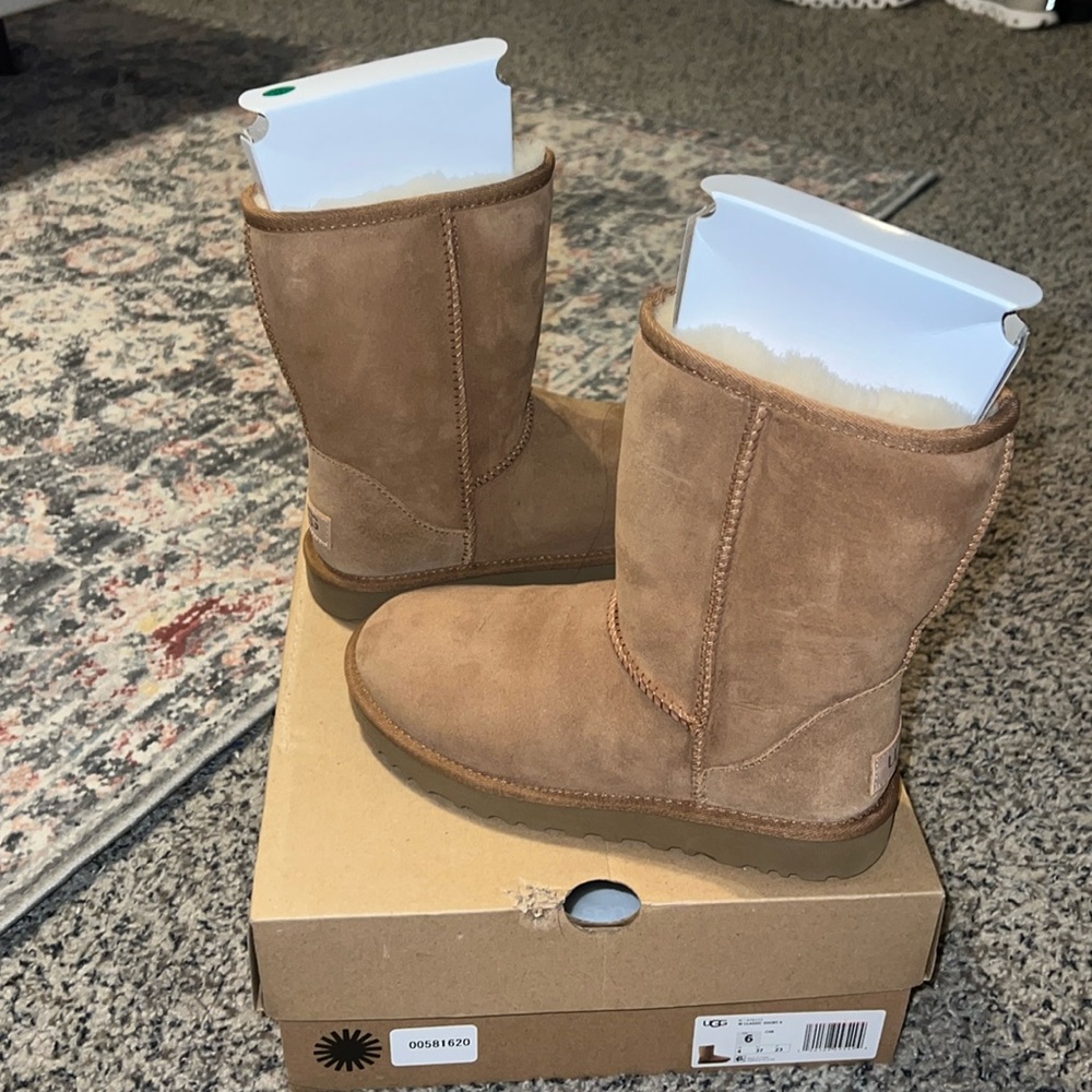 NIB UGG Classic Short II Boots